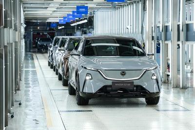 马自达EZ-60双喜临门，荣膺“2025中国十佳车身”及“最佳材料奖”